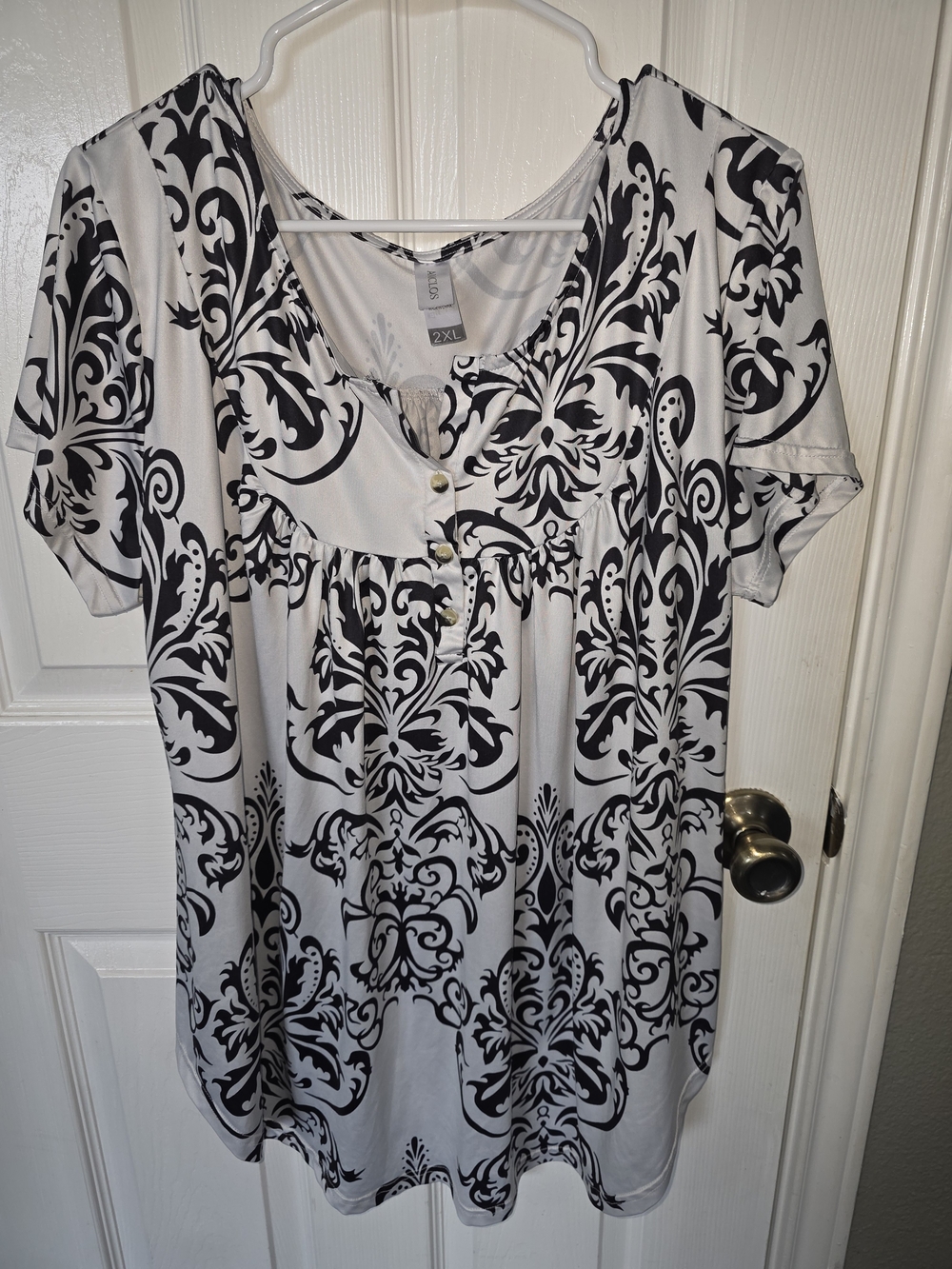 Women's Black & White Patterned Short Sleeve Top